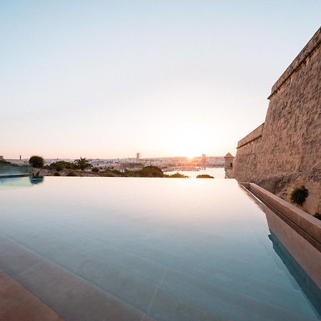 The Phoenicia Malta - The Leading Hotels Of The World Floriana Exterior photo The moat of the fortress