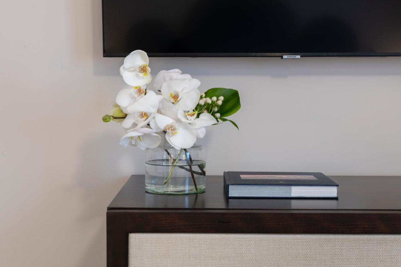 The Phoenicia Malta - The Leading Hotels Of The World Floriana Exterior photo A vase of flowers