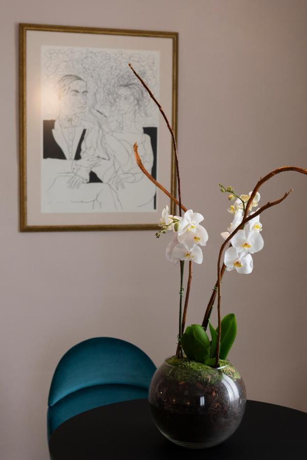 The Phoenicia Malta - The Leading Hotels Of The World Floriana Exterior photo A white orchid