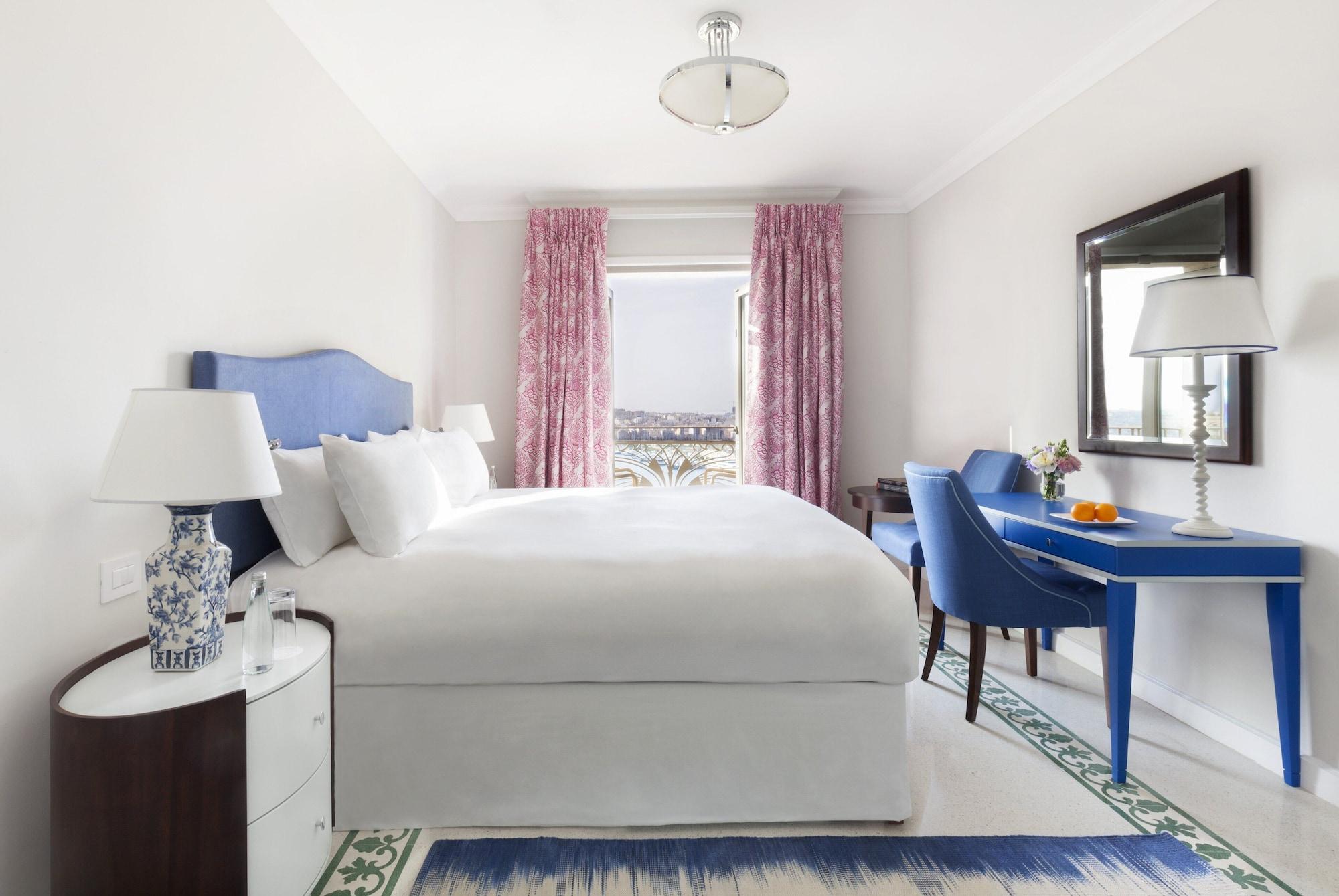 The Phoenicia Malta - The Leading Hotels Of The World Floriana Exterior photo A bedroom at the Hotel