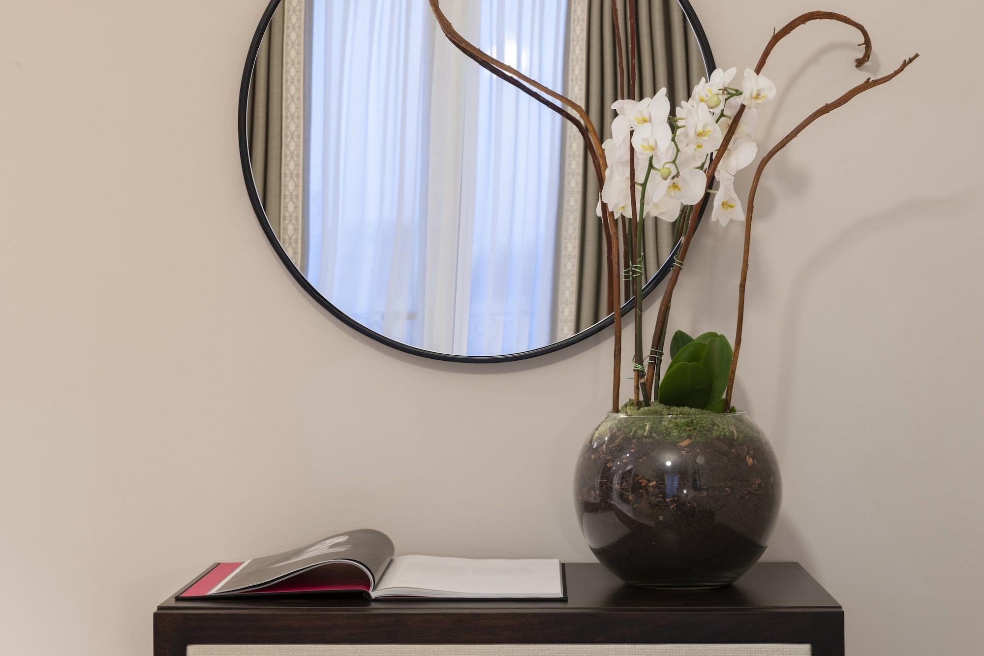 The Phoenicia Malta - The Leading Hotels Of The World Floriana Exterior photo A mirror
