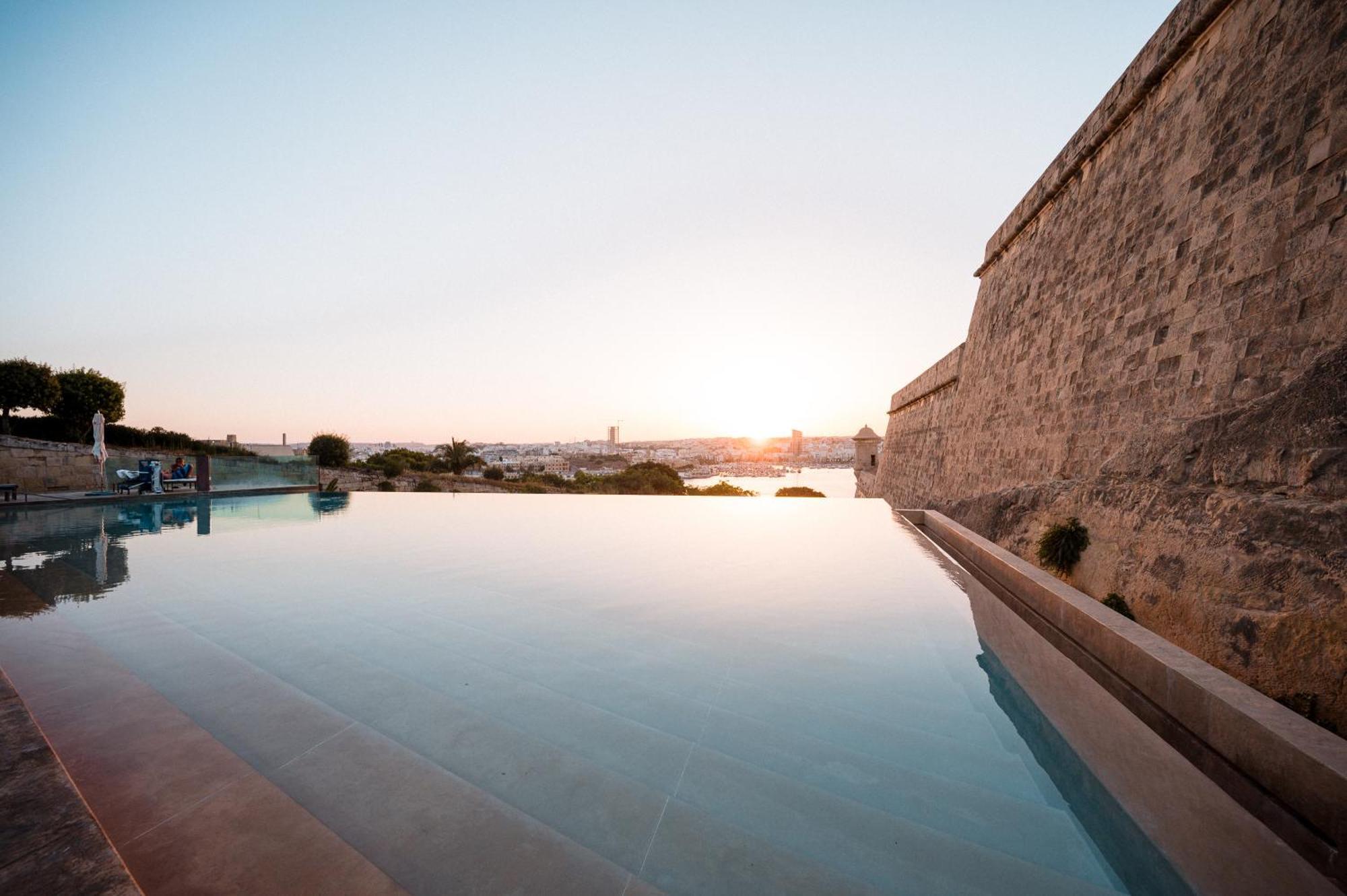 The Phoenicia Malta - The Leading Hotels Of The World Floriana Exterior photo The moat of the fortress