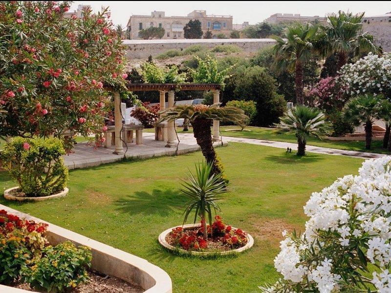 The Phoenicia Malta - The Leading Hotels Of The World Floriana Facilities photo The garden of the university